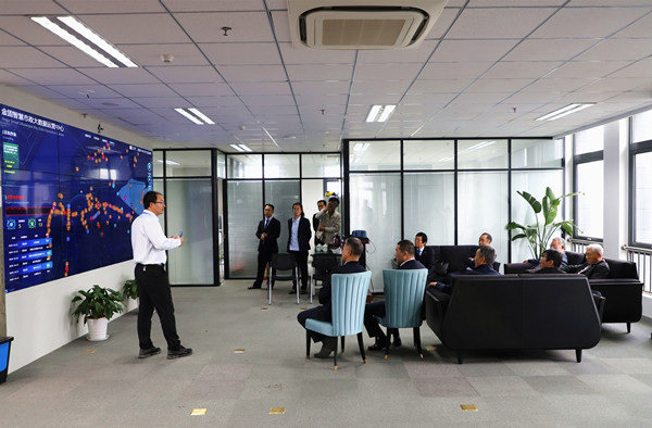 南京市政工程行業(yè)協(xié)會(huì)會(huì)長季昌斌一行蒞臨金固集團(tuán)考察